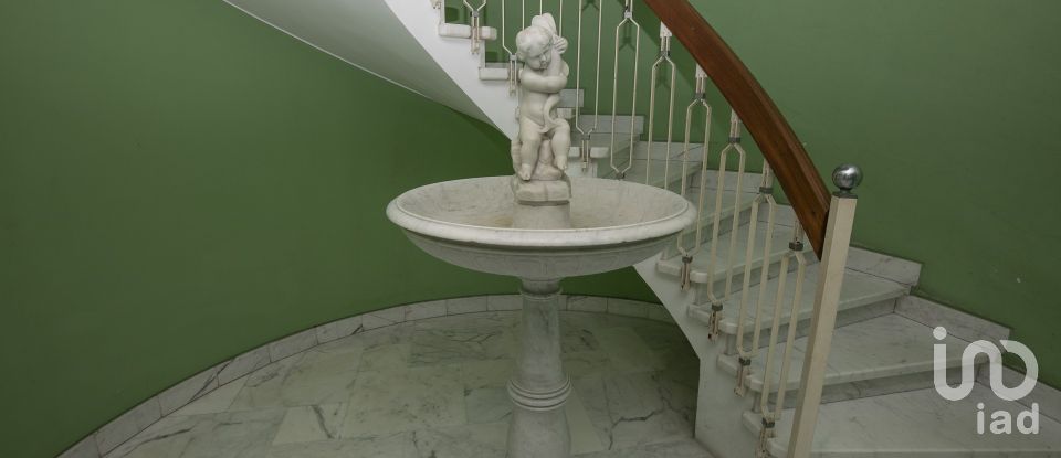 Trilocale di 90 m² a Genova (16167)