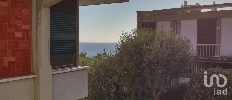 Trilocale di 90 m² a Genova (16167)