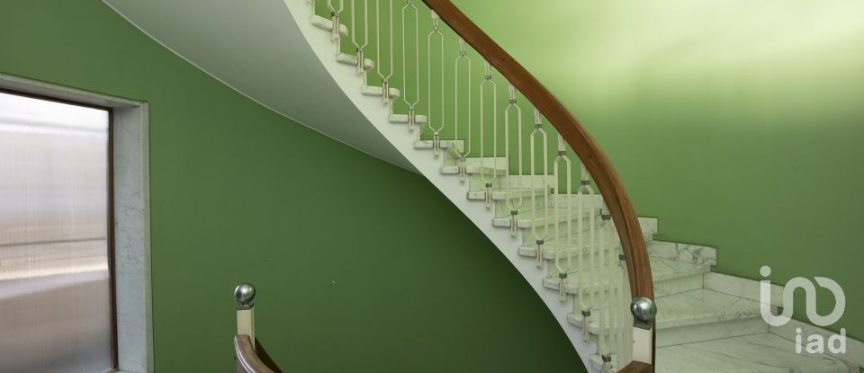 Trilocale di 90 m² a Genova (16167)