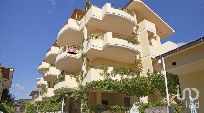 Appartamento 5 locali di 96 m² a Tortoreto (64018)