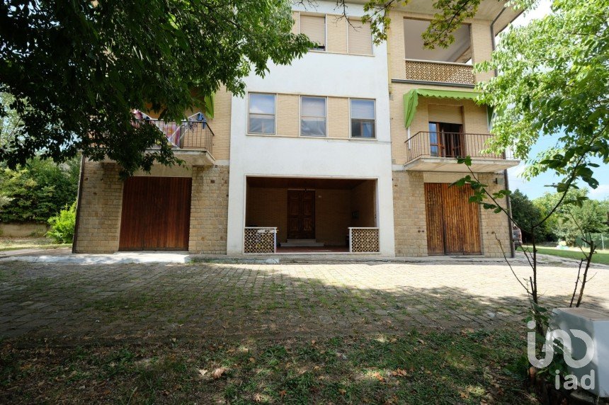 Apartment 5 rooms of 70 m² in Belvedere Ostrense (60030)