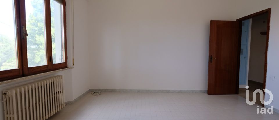 Apartment 5 rooms of 70 m² in Belvedere Ostrense (60030)