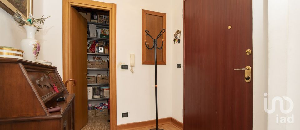 Apartment 6 rooms of 100 m² in Genova (16145)