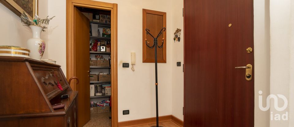 Apartment 6 rooms of 100 m² in Genova (16145)