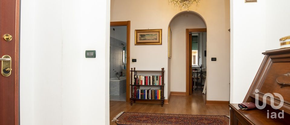 Apartment 6 rooms of 100 m² in Genova (16145)