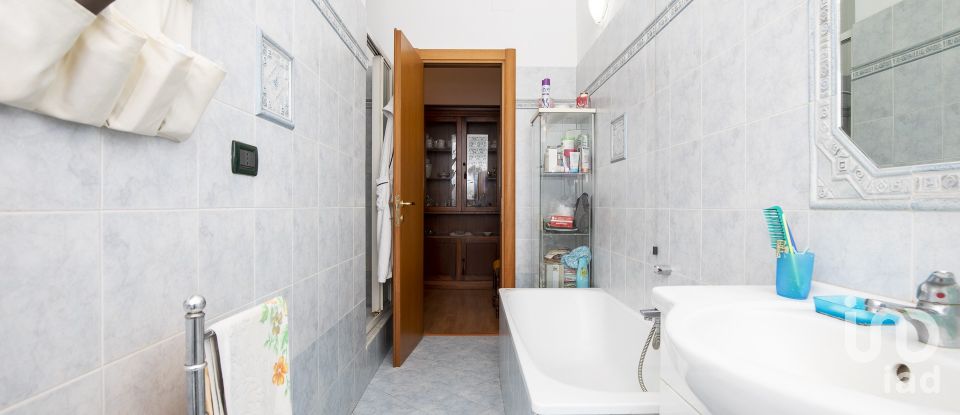 Apartment 6 rooms of 100 m² in Genova (16145)