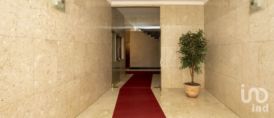 Apartment 6 rooms of 100 m² in Genova (16145)