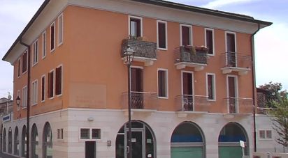 Negozio / locale commerciale di 225 m² in Roverbella (46048)