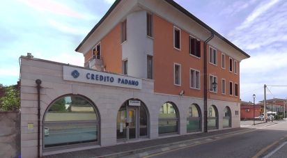 Negozio / locale commerciale di 225 m² in Roverbella (46048)