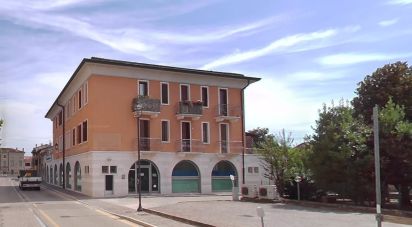 Negozio / locale commerciale di 225 m² in Roverbella (46048)