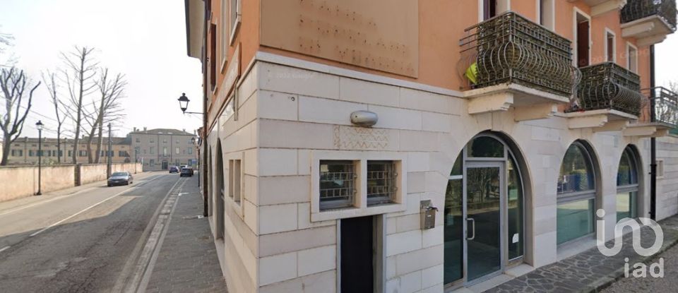 Negozio / locale commerciale di 225 m² in Roverbella (46048)