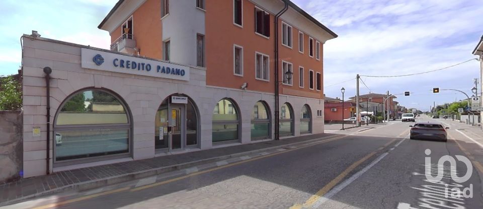 Negozio / locale commerciale di 225 m² in Roverbella (46048)