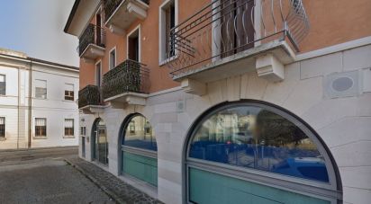 Negozio / locale commerciale di 225 m² in Roverbella (46048)