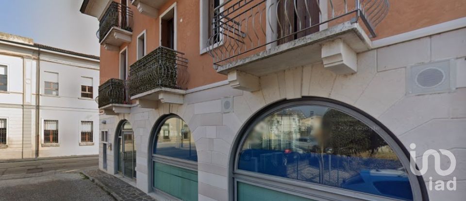 Negozio / locale commerciale di 225 m² in Roverbella (46048)