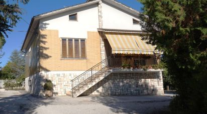 Casa indipendente 4 locali di 390 m² in Montecassiano (62010)