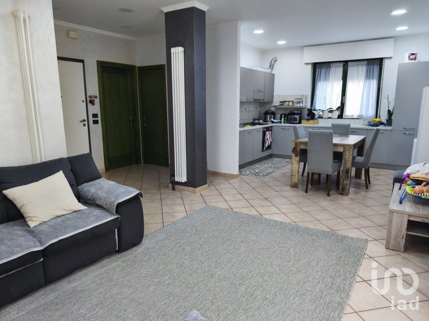 House boat 6 rooms of 195 m² in Torri di Quartesolo (36040)