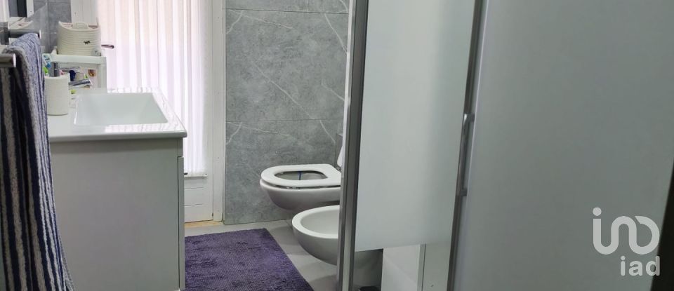 House boat 6 rooms of 195 m² in Torri di Quartesolo (36040)