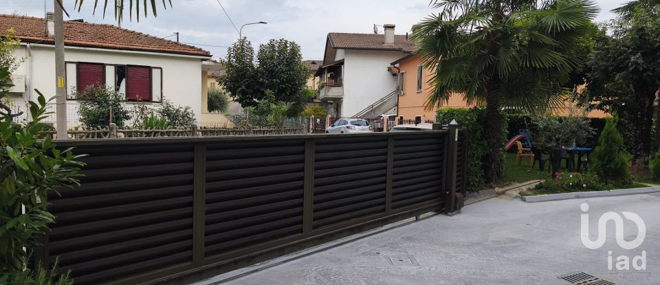 House boat 6 rooms of 195 m² in Torri di Quartesolo (36040)