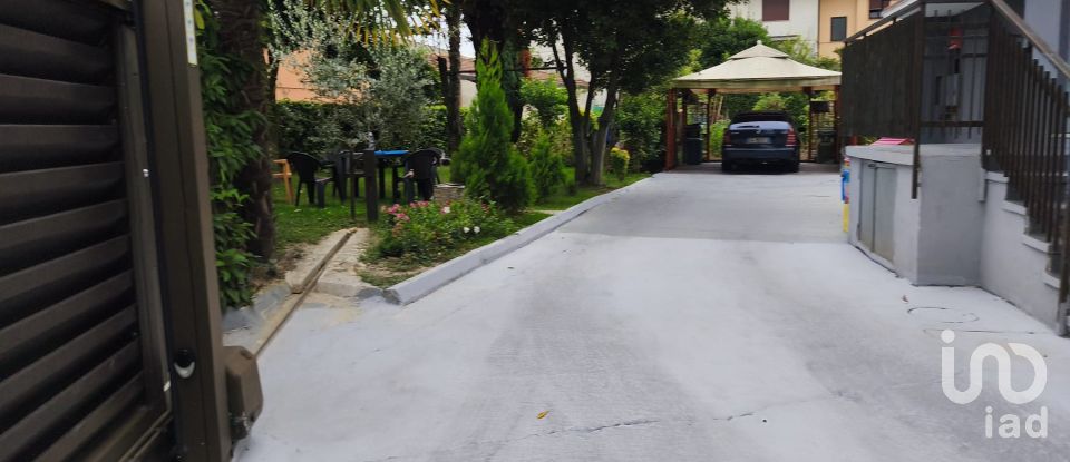 House boat 6 rooms of 195 m² in Torri di Quartesolo (36040)