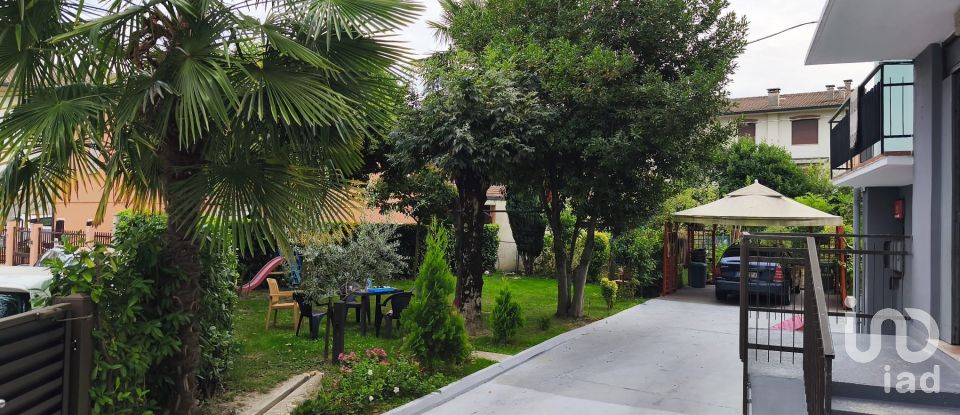 House boat 6 rooms of 195 m² in Torri di Quartesolo (36040)