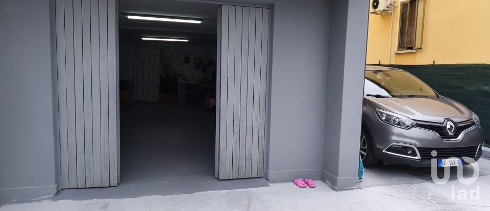 House boat 6 rooms of 195 m² in Torri di Quartesolo (36040)