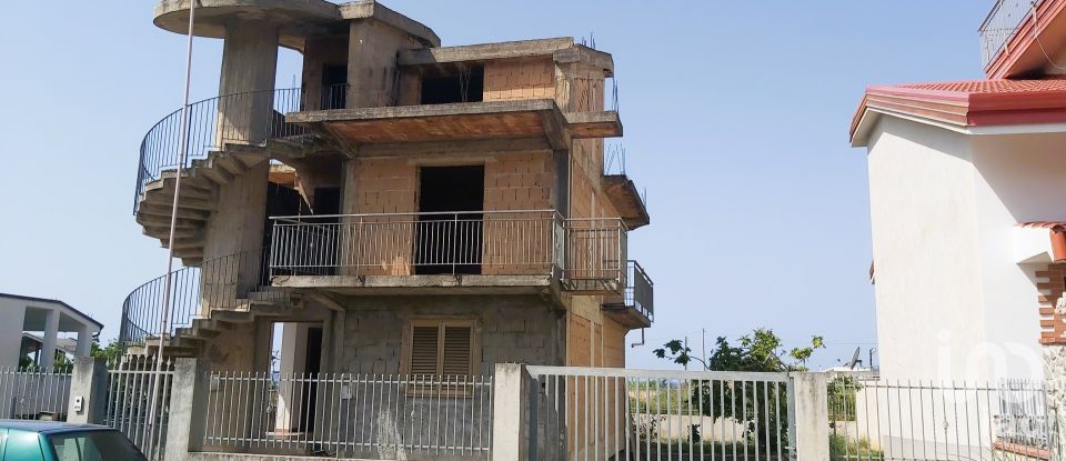 House 9 rooms of 230 m² in Amantea (87032)