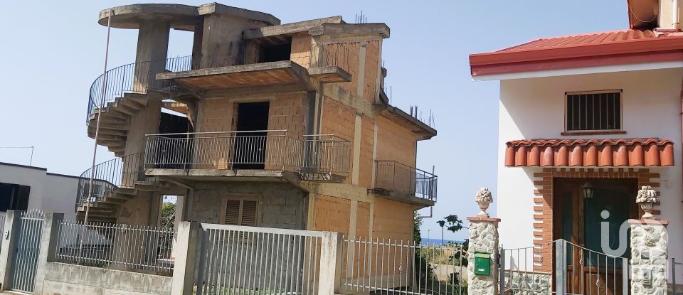 House 9 rooms of 230 m² in Amantea (87032)