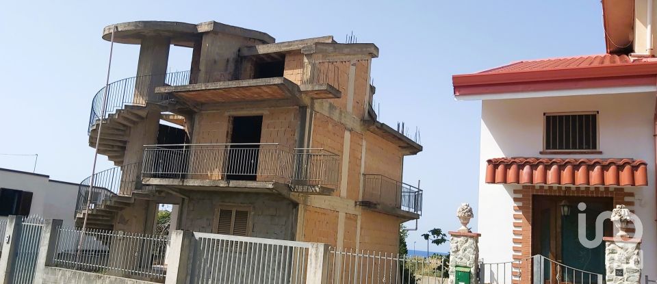 House 9 rooms of 230 m² in Amantea (87032)