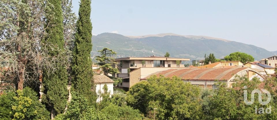 Trilocale di 127 m² a Assisi (06081)