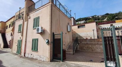 Casale 12 locali di 250 m² in Monte di Procida (80070)