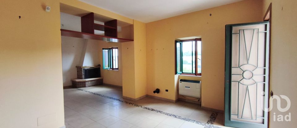 Farm 12 rooms of 250 m² in Monte di Procida (80070)