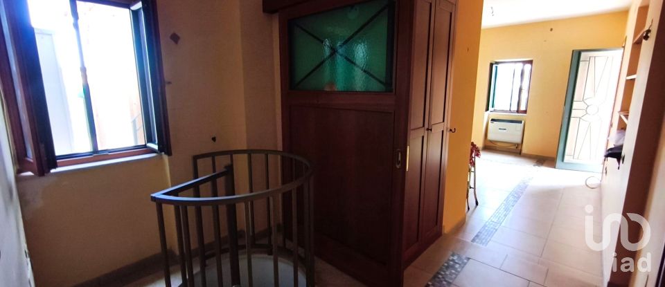 Farm 12 rooms of 250 m² in Monte di Procida (80070)