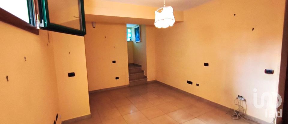 Farm 12 rooms of 250 m² in Monte di Procida (80070)
