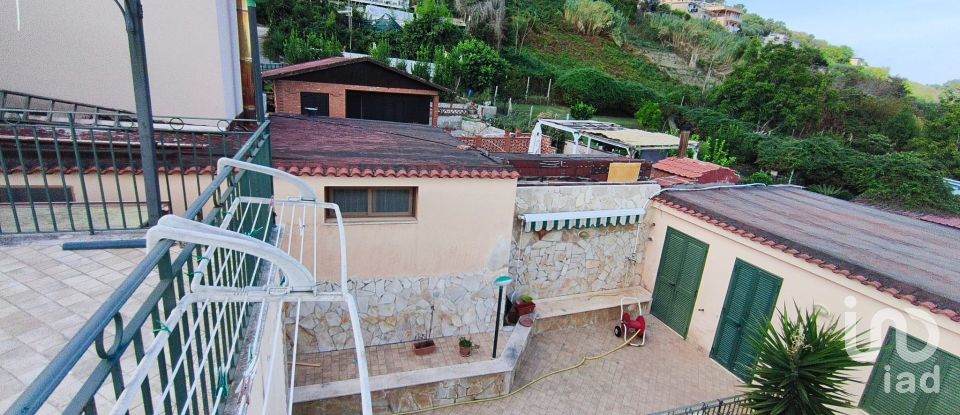 Farm 12 rooms of 250 m² in Monte di Procida (80070)