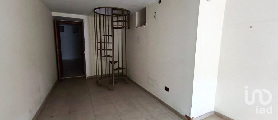 Farm 12 rooms of 250 m² in Monte di Procida (80070)