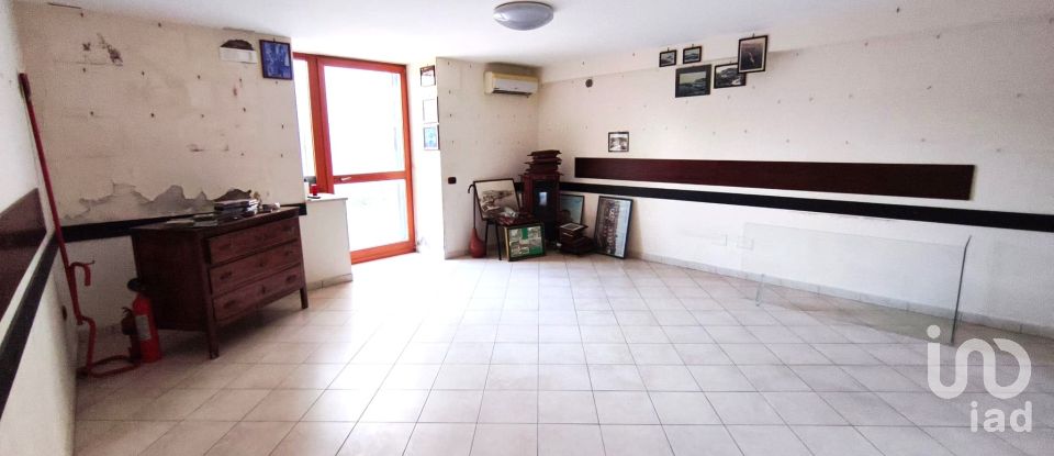 Farm 12 rooms of 250 m² in Monte di Procida (80070)
