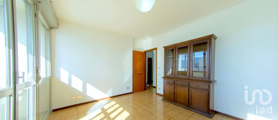 Apartment 7 rooms of 125 m² in Genova (16157)
