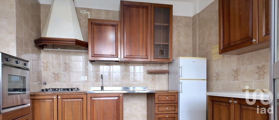 Apartment 7 rooms of 125 m² in Genova (16157)