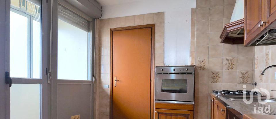 Apartment 7 rooms of 125 m² in Genova (16157)