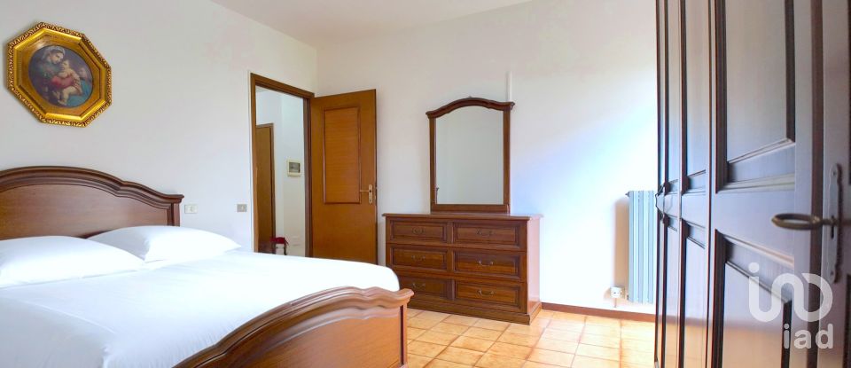 Apartment 7 rooms of 125 m² in Genova (16157)