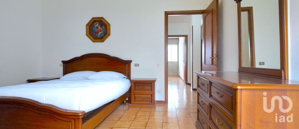 Apartment 7 rooms of 125 m² in Genova (16157)