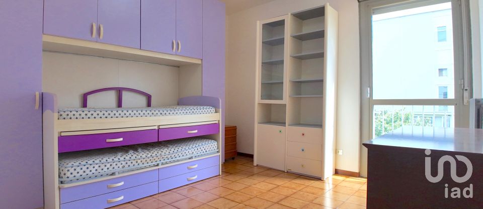 Apartment 7 rooms of 125 m² in Genova (16157)