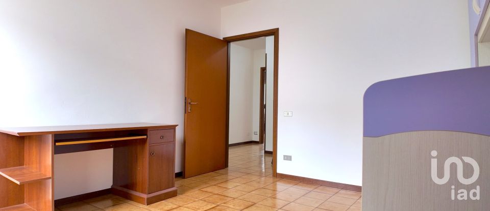 Apartment 7 rooms of 125 m² in Genova (16157)