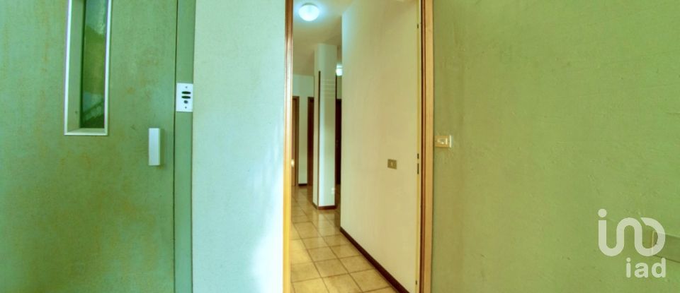 Apartment 7 rooms of 125 m² in Genova (16157)