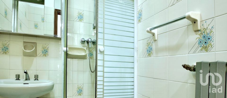 Apartment 7 rooms of 125 m² in Genova (16157)