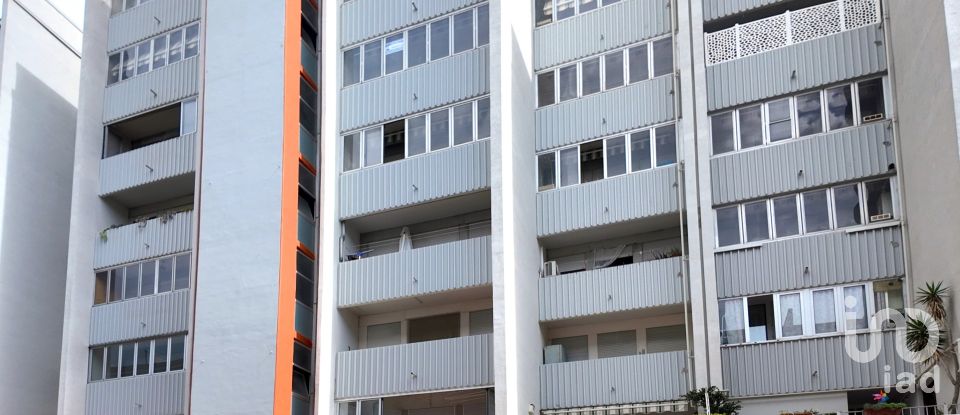 Apartment 7 rooms of 125 m² in Genova (16157)