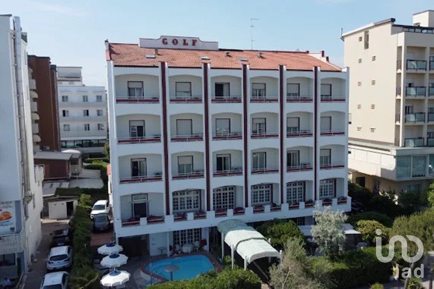 Hotel 3* of 2,000 m² in Cervia (48015)