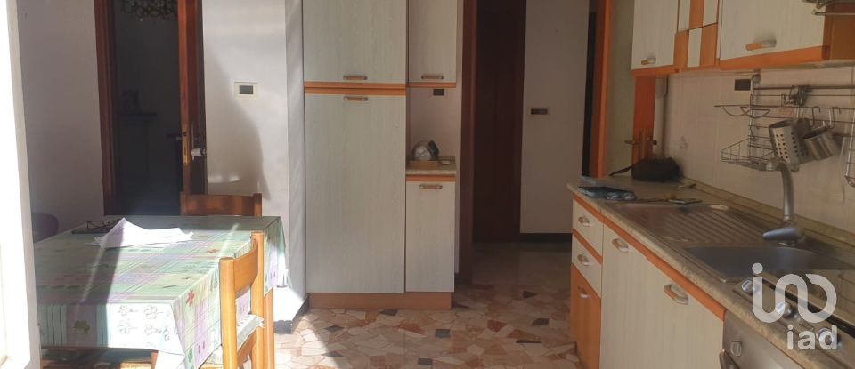 Apartment 7 rooms of 110 m² in Genova (16134)