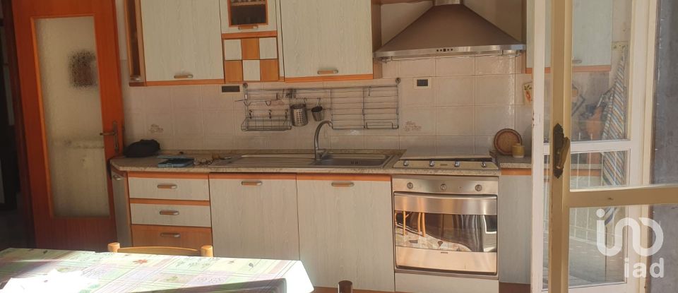 Apartment 7 rooms of 110 m² in Genova (16134)