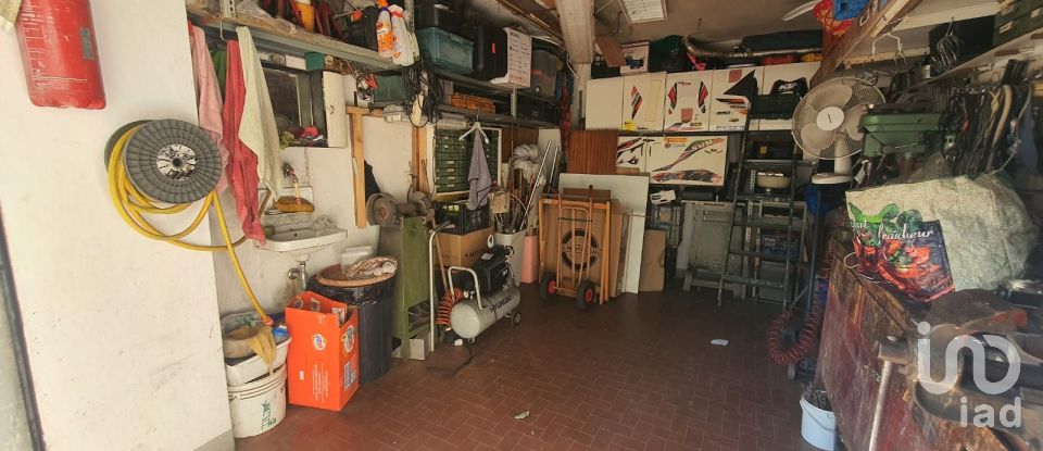 Apartment 7 rooms of 110 m² in Genova (16134)